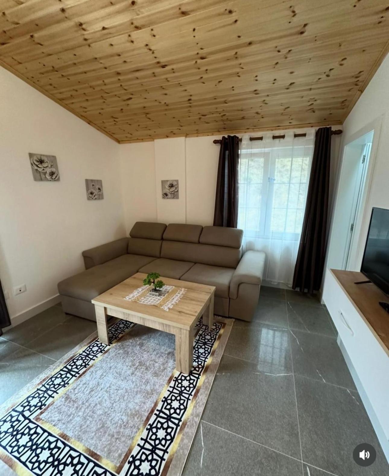 שקודר Qyteza Guest House & Camping מראה חיצוני תמונה
